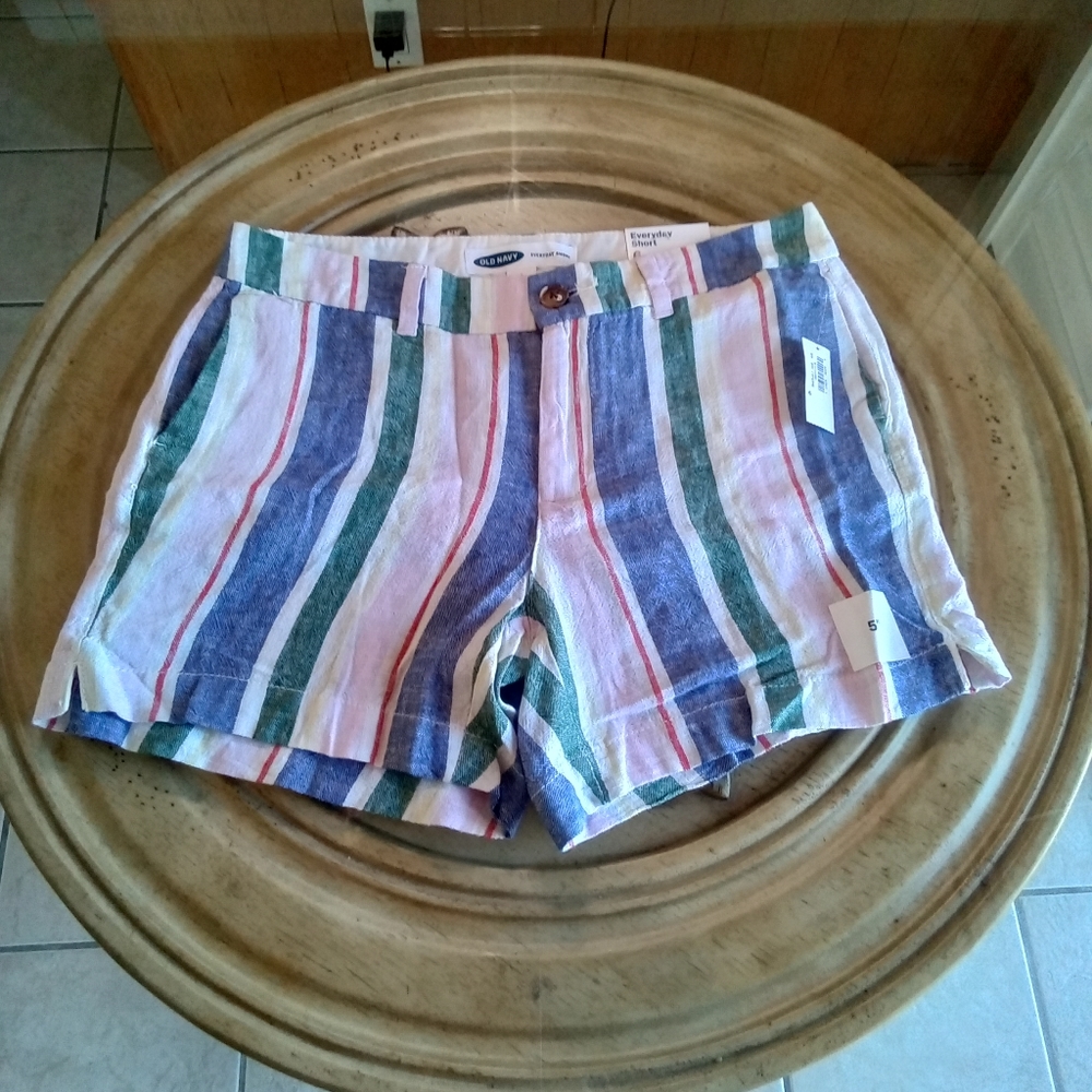 Old navy Everyday Short,  Size 6 Full color